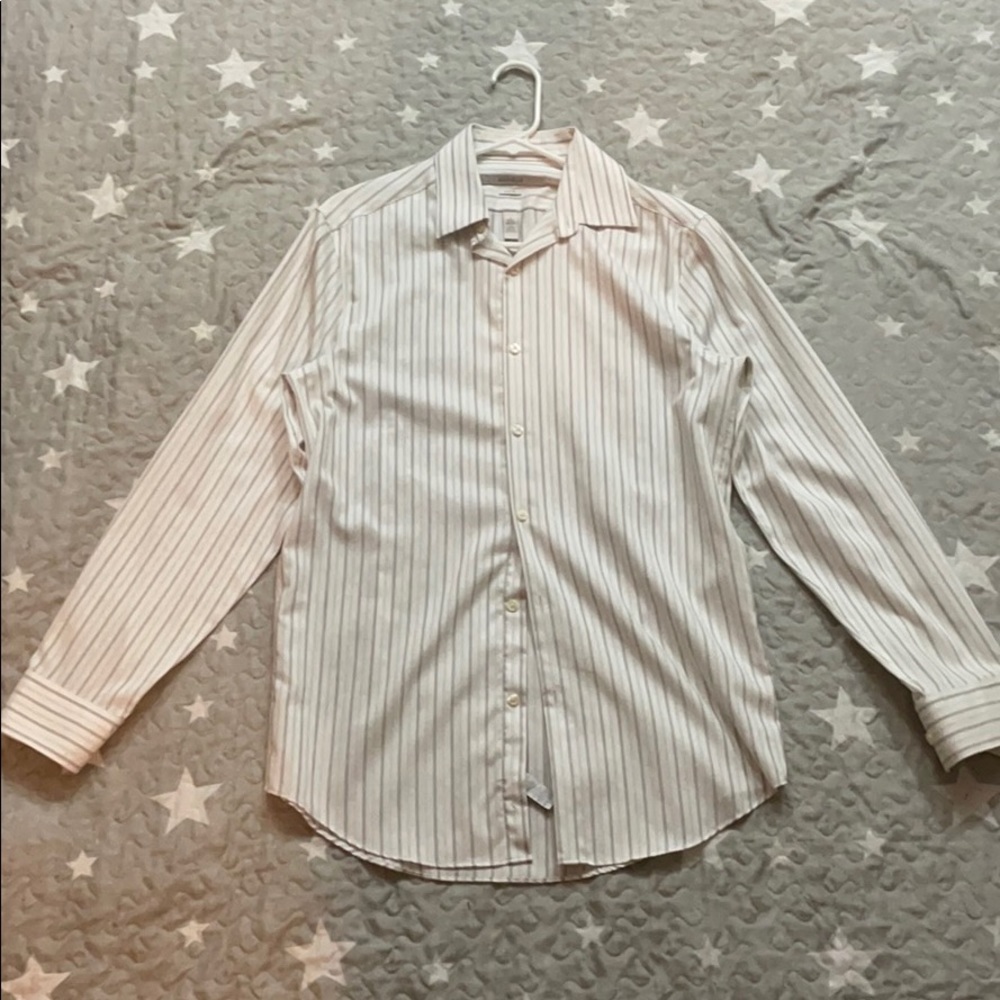 Perry Ellis buttoned down